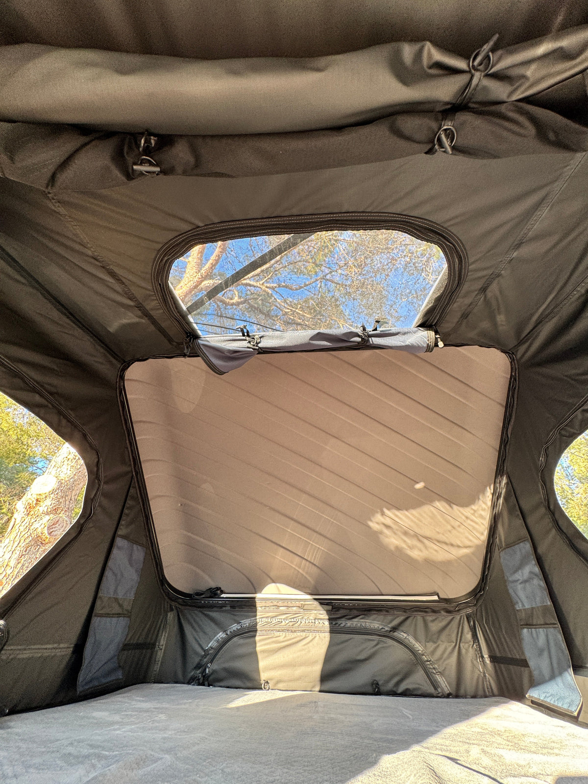 Tente de toit pour voiture Chest ASA XL résistant aux rayons UV avec lumières à intensité réglable