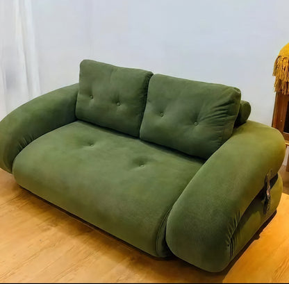 Banquette de sol crème à coussins traversins – espace détente enveloppant