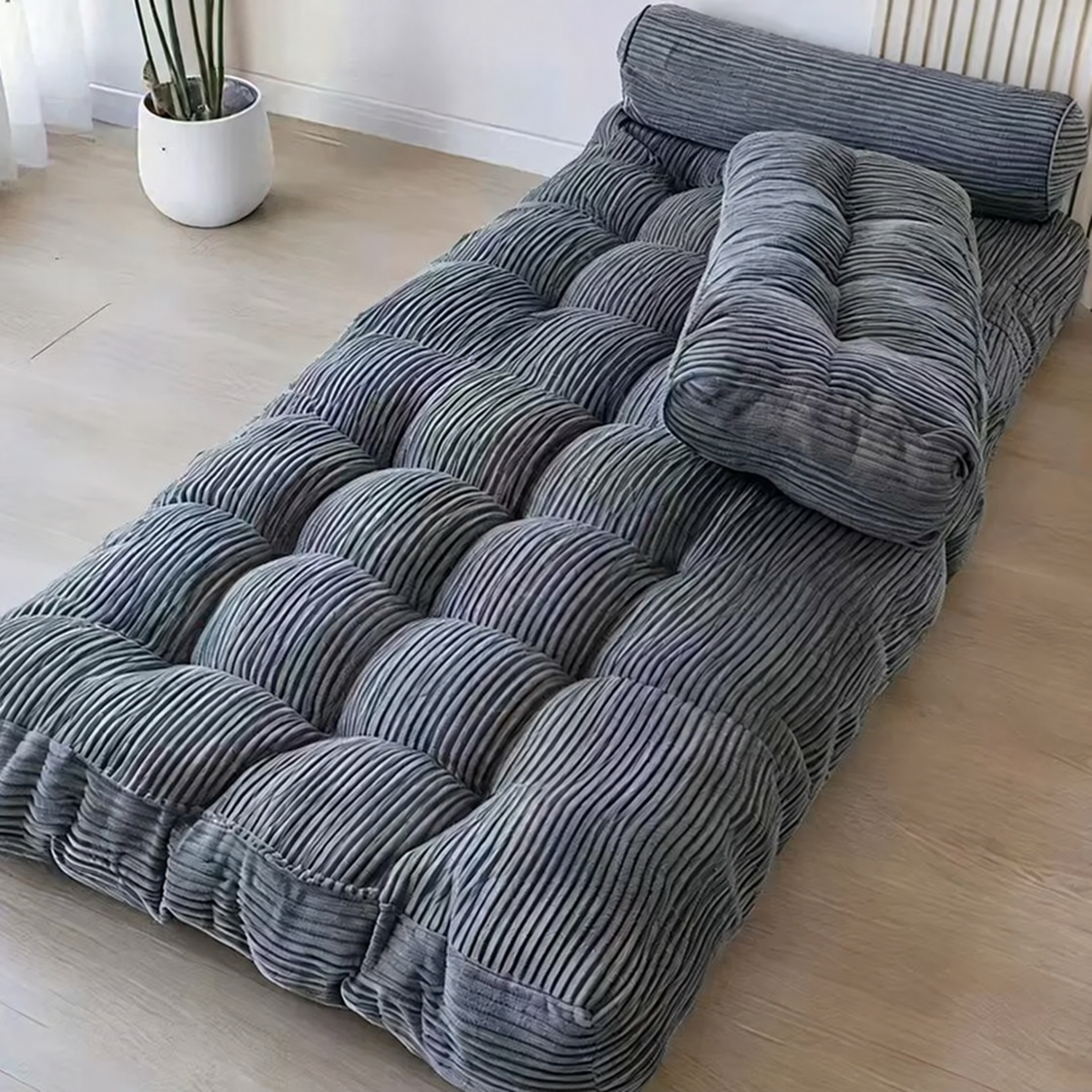 Fauteuil de sol gris anthracite en velours côtelé – assise matelassée