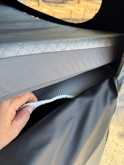 Tente de toit pour voiture Extra Slim avec deux sacs à chaussures et connexion USB