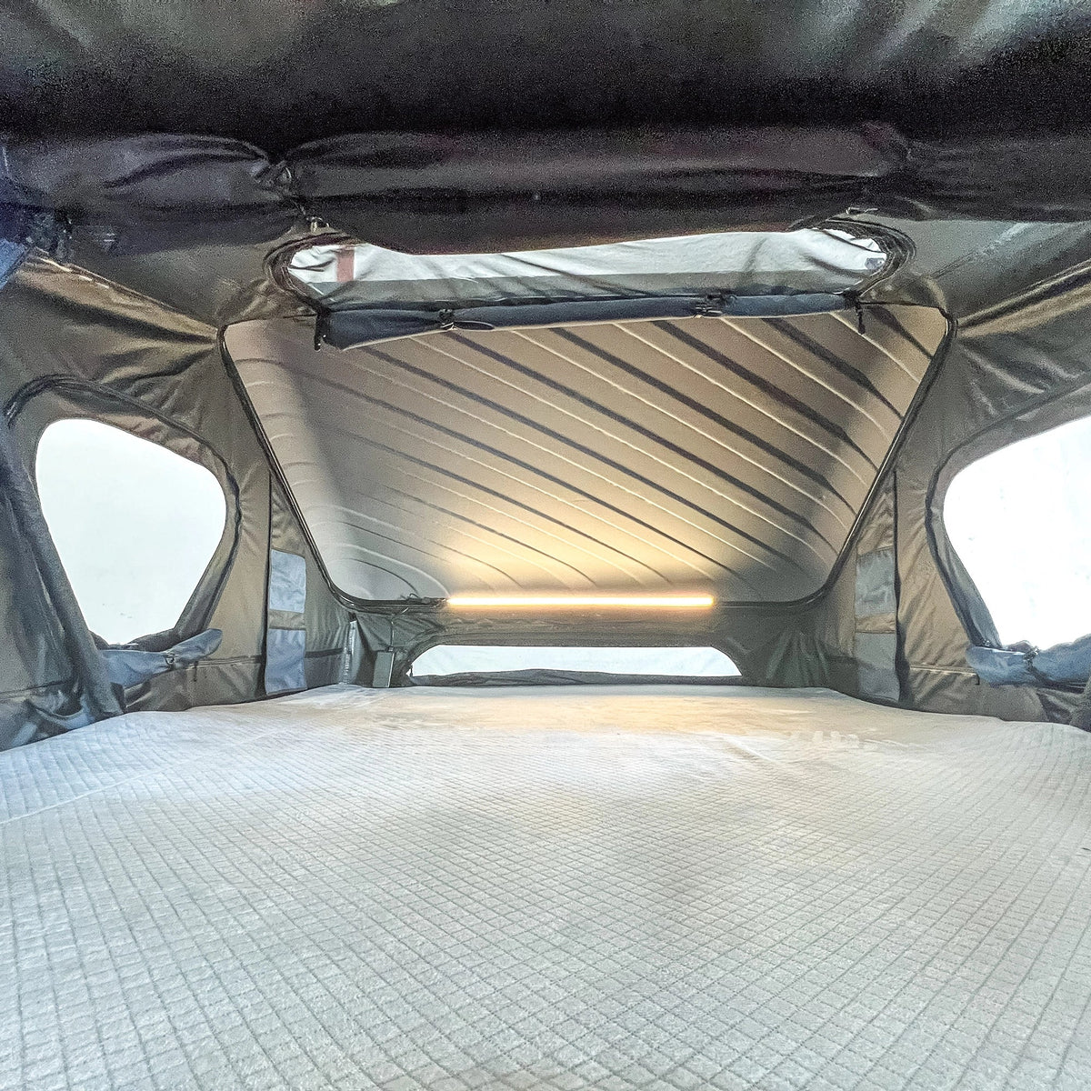 Tente de toit pour voiture Chest ASA XL résistant aux rayons UV avec lumières à intensité réglable